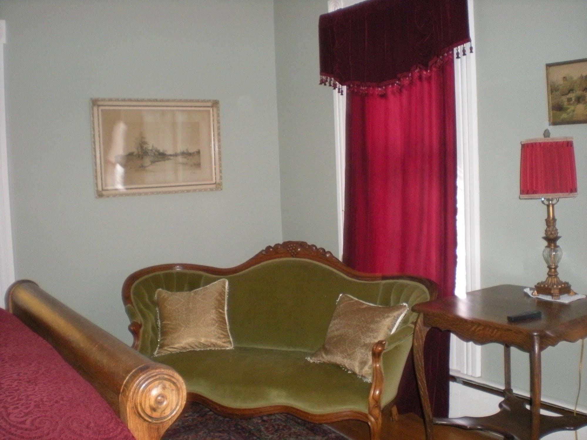 The Fox And The Grapes Bed & Breakfast Lodi Exterior photo
